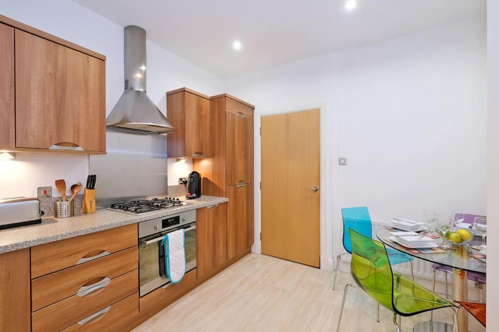 Modern & Spacious Apartment In City Centre Aberdeen Exterior foto