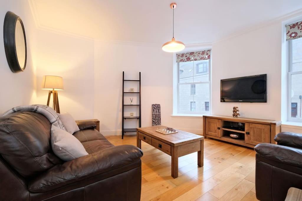 Modern & Spacious Apartment In City Centre Aberdeen Exterior foto