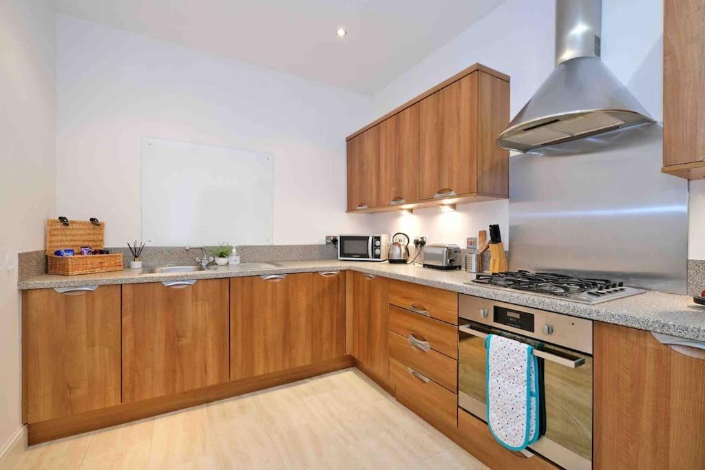 Modern & Spacious Apartment In City Centre Aberdeen Exterior foto